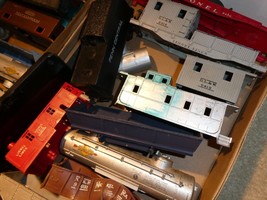 BIG Lot of Vintage O Scale Lionel Freight Car Bodies and Some Parts - £51.25 GBP