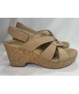 Clarks Wedge Sandals Womens Size 7 Beige Suede Cork Platform Shoes - $35.70 CAD