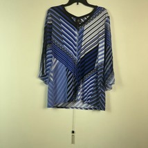 JM Collection Womens L Deco Lines Blue Printed V Neck Top NWT BV47 - £20.81 GBP