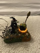 Animated Hocus Pocus Witch Dept 56 Halloween Village Lights Up Cauldron NO BOX - £40.20 GBP