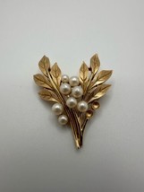 Vintage Crown Trifari Gold Pearl Leaf Flower Brooch  Missing Two Pearls 5.3cm - $21.78