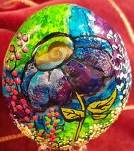 Groovy Droopy Daisy Hippie Boho Inspired Painted Rock Decor Paperweight ... - $9.95