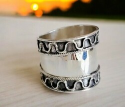 Handcrafted Wide Silver Band Ring with Intricate Detailing | Artisan Jew... - €13,66 EUR