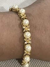 Vintage Joan Rivers Faux Pearl Clear Rhinestone Gold-tone Link Bracelet 7.5&quot; - £43.96 GBP