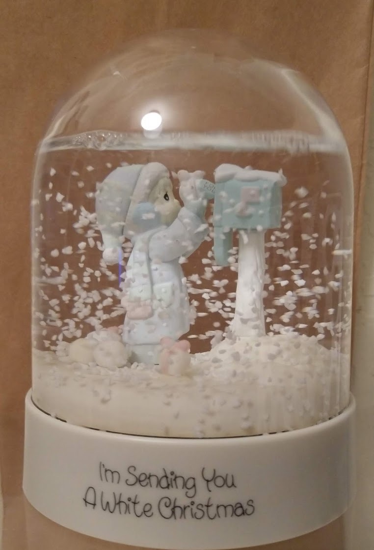 I&#39;m Sending You A White Christmas Snow Globe 1986 Precious Moments 552151 - $35.99