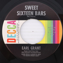 Earl Grant – Sweet Sixteen Bars / Learnin&#39; The Blues - 1962 45 rpm Record 25574 - £2.99 GBP