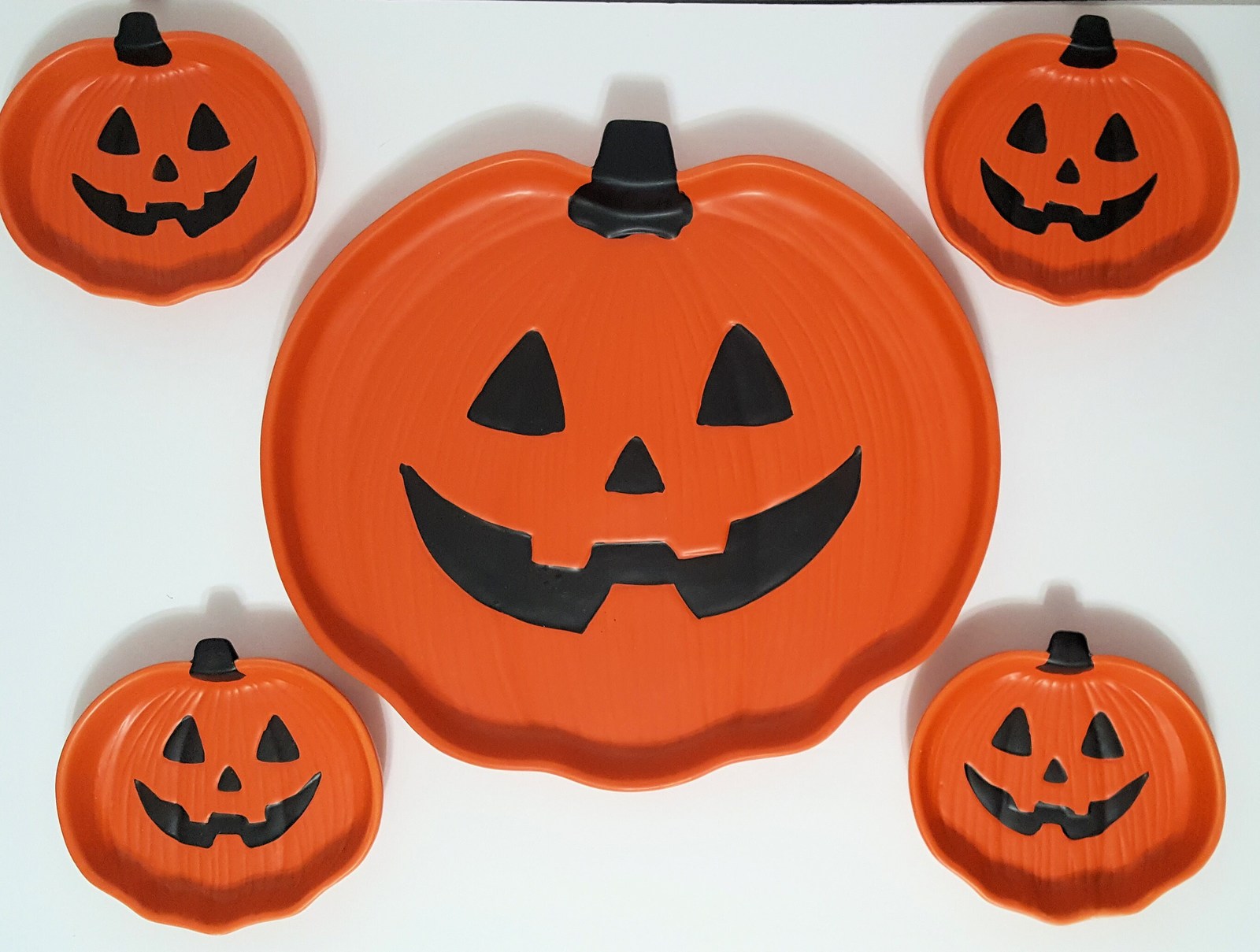 Primary image for NEW 5 Piece Halloween Jack O Lantern Serving Set 1 Platter and 4 Appetizer Plate