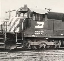Burlington Northern Railroad BN #5381 U30C Locomotive Train Photo West Chicago - £7.42 GBP