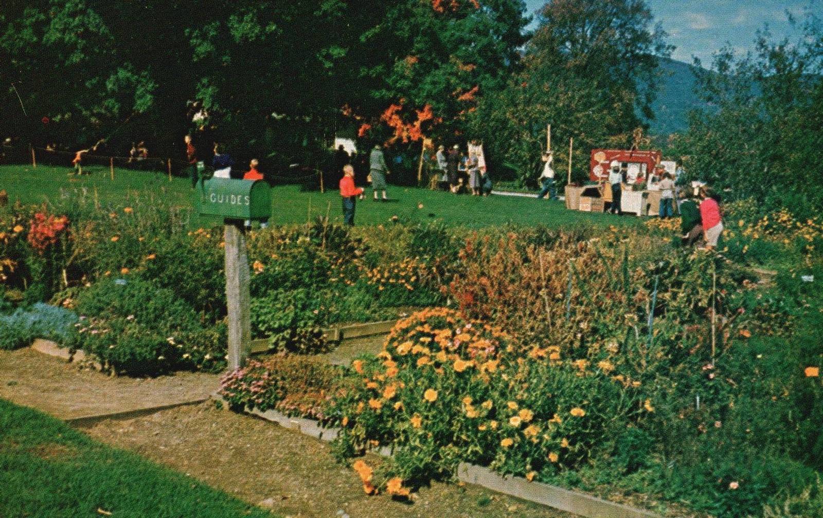 VINTAGE POST CARD BERKSHIRE GARDEN STOCKTOBRIDGE MASS. UNPOSTED PHOTO CARD - $8.90