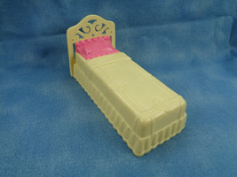 2001 Mattel Fisher Price Sweet Streets Dollhouse / Hotel Yellow Plastic ... - £2.28 GBP