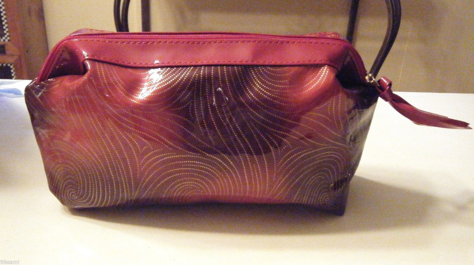 Avon Cosmetic Bag Makeup Case / Plastic  Great for Christmas, Valentines... - $4.95