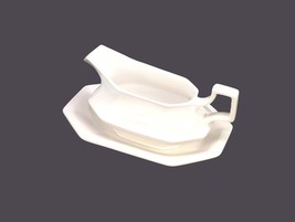 Johnson Brothers Heritage White gravy boat with under-plate made in England. - £58.99 GBP