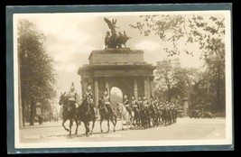 Vintage RPPC Postcard Guards Passing Wellington Arch London 1937 Cancel - £11.64 GBP