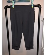 Fabletics Yogi Capri S Jogger Crops Pants Black/Dark Gray Pleated Relaxe... - $5.99