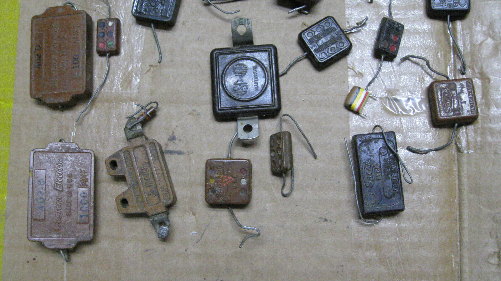 BIG Lot Vintage RADIO PARTS Cornell Aerovox El-Menco Micamold Domino capacitors! Item image 6