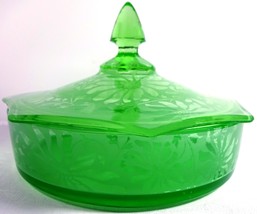 1920s Green Satin Depression Glass Floral 7&quot;w Heptagon Lid Covered Candy Bowl - £63.26 GBP