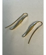 14K Yellow Gold Ribbed Center Pin Dangle 1” Pierced Earrings - $3,551.84 MXN
