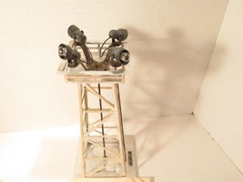 LIONEL TRAINS POST-WAR - 395 SILVER FLOODLIGHT TOWER- WORKS OK- EXC.- W51 - €23,58 EUR