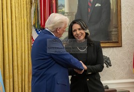 President Donald Trump And Tulsi Gabbard Shaking Hands 13X19 Photo Poster - £14.28 GBP