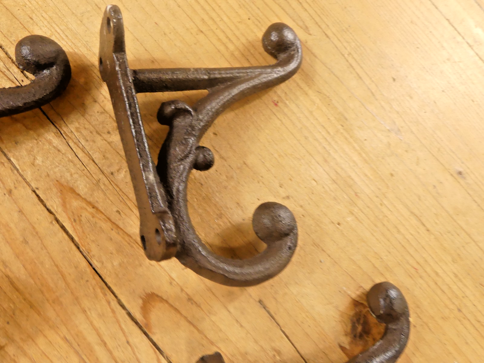 8 BROWN RUSTIC COAT HOOKS ANTIQUE STYLE CAST IRON 4.5" WALL DOUBLE RESTORATION ! Item image 5