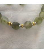 Recycled African green glass beaded necklace and earrings - €43,43 EUR