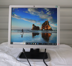 HP L1710 LCD Monitor with Stand, VGA cable &amp; Power Cord are included - $742.39 MXN