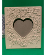 NIB - International Silver Company Ceramic 3.5&quot; x 5&quot; Heart Shape Photo F... - £7.82 GBP