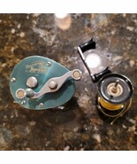 Vintage Shakespeare 1973D Sportcast Direct Drive Fishing Reel plus Extras - $531.24 MXN