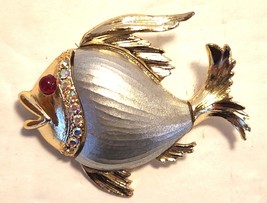 Fish Brooch Pin Aurora Borealis Rhinestones Red Cabochon Eye Gold Silver... - £27.36 GBP