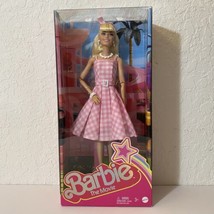 Barbie The Movie Margot Robbie As Barbie Pink &amp; White Gingham Dress Collectible - £39.90 GBP