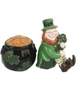 Leprechaun 20311 Finnigan O&#39;Fig Ceramic Salt &amp; Pepper Shaker Set 4.25&quot; H - $32.27 CAD