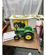 NIB VINTAGE  1/16 ERTL JOHN DEERE D TRACTOR 100 YRS MINNEAPOLIS FARM TOY... - $733.58 MXN