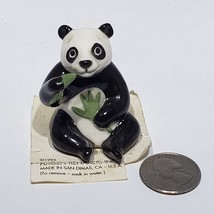 VTG Hagen Renaker 1995 Panda Porcelain Figurine Eating Bamboo On Original Card - £10.32 GBP