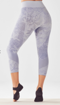 Fabletics S Purple Seamless Mid-Rise Jacquard Capri Legging Pants Yoga A... - £19.43 GBP