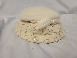 Vintage Cream Wool Hat With Floral Design Sequin - £7.43 GBP