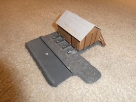 Vintage HO Scale Pola Quick Worn Trackside Shack Building - £13.23 GBP