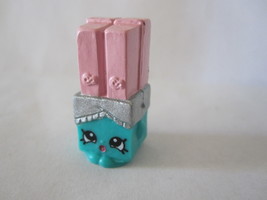 Shopkins: Season 3 figure #3-040 - teal / pink top Wanda Wafers - $3.00