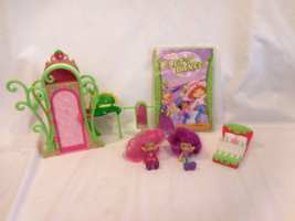 Strawberry Shortcake Wardrobe Closet Toy Furniture + Dolls + Bed + DVD L... - £11.15 GBP