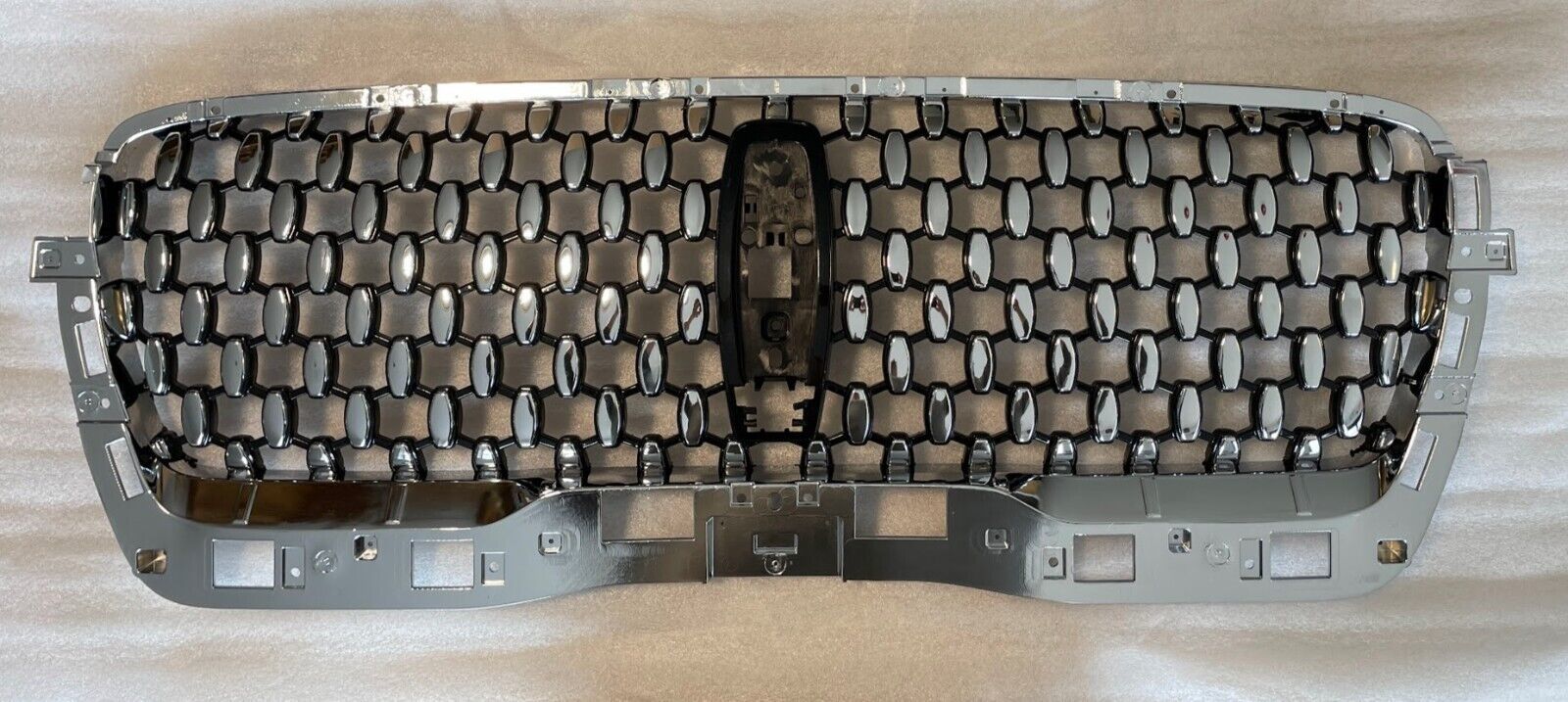Inner chrome black front grill for 2020+ Aviator Black Label LC5B-8200 - $76.99