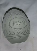 Vintage Goebel Clear Frosted Etched Glass Egg 1979 2.5&quot; wide Paperweight - $185.42 MXN