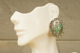 Vintage Costume Jewelry Crown Green Magenta White Glass Swirl Cab Clip Earrings - £15.68 GBP