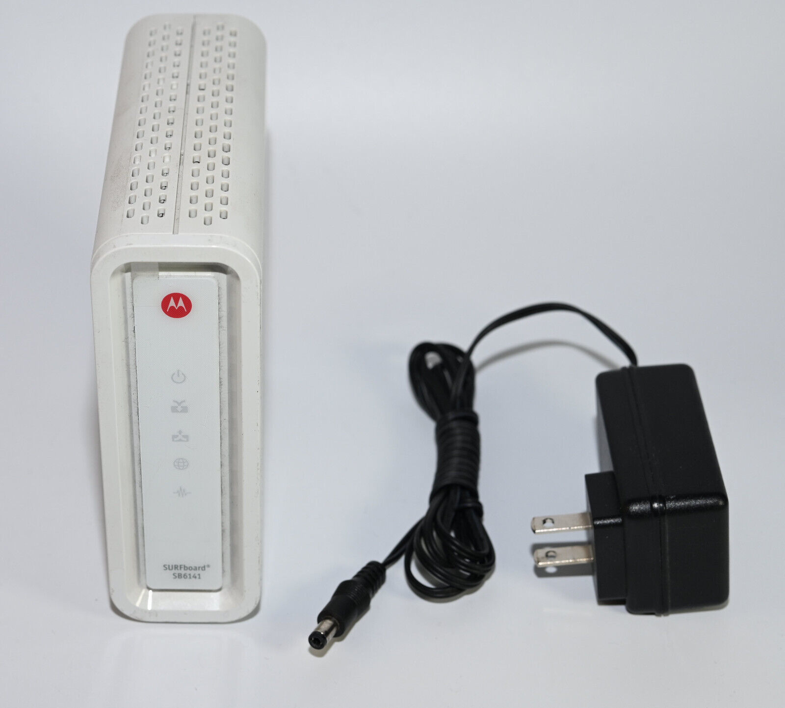 Motorola SURFBoard SB6141 300Mbps DOCSIS 3.0 Cable Modem White Modems