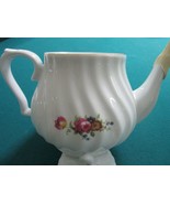 ROYAL OAK TEAPOT FLORAL WHITE WITH SPOUT COVER - $52.79 CAD