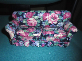 Vintage Dollhouse Furniture Beautiful Upholstered Flowered 6.5&quot; x 4&quot; Couch Sofa - £15.53 GBP