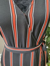 Divided Women&#39;s Black Striped Polyester V-Neck Short Sleeve Knee Length Dress 4 - £22.03 GBP