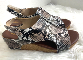 Jolimall Joli Womens Sz 9.5 Wedge Sandal Shoes Snake Print 2.5 in Heel - $25.73