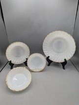  Set of 4 Anchor Hocking Fire king White Milk Glass, Gold Trim, Bowls  - $584.47 MXN
