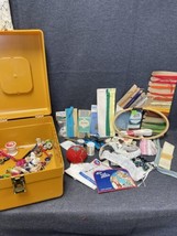 Vintage Wilson Mfg Wil-Hold Plastic Sewing Box Case 11”x8”x7” W/ Sewing ... - $23.76
