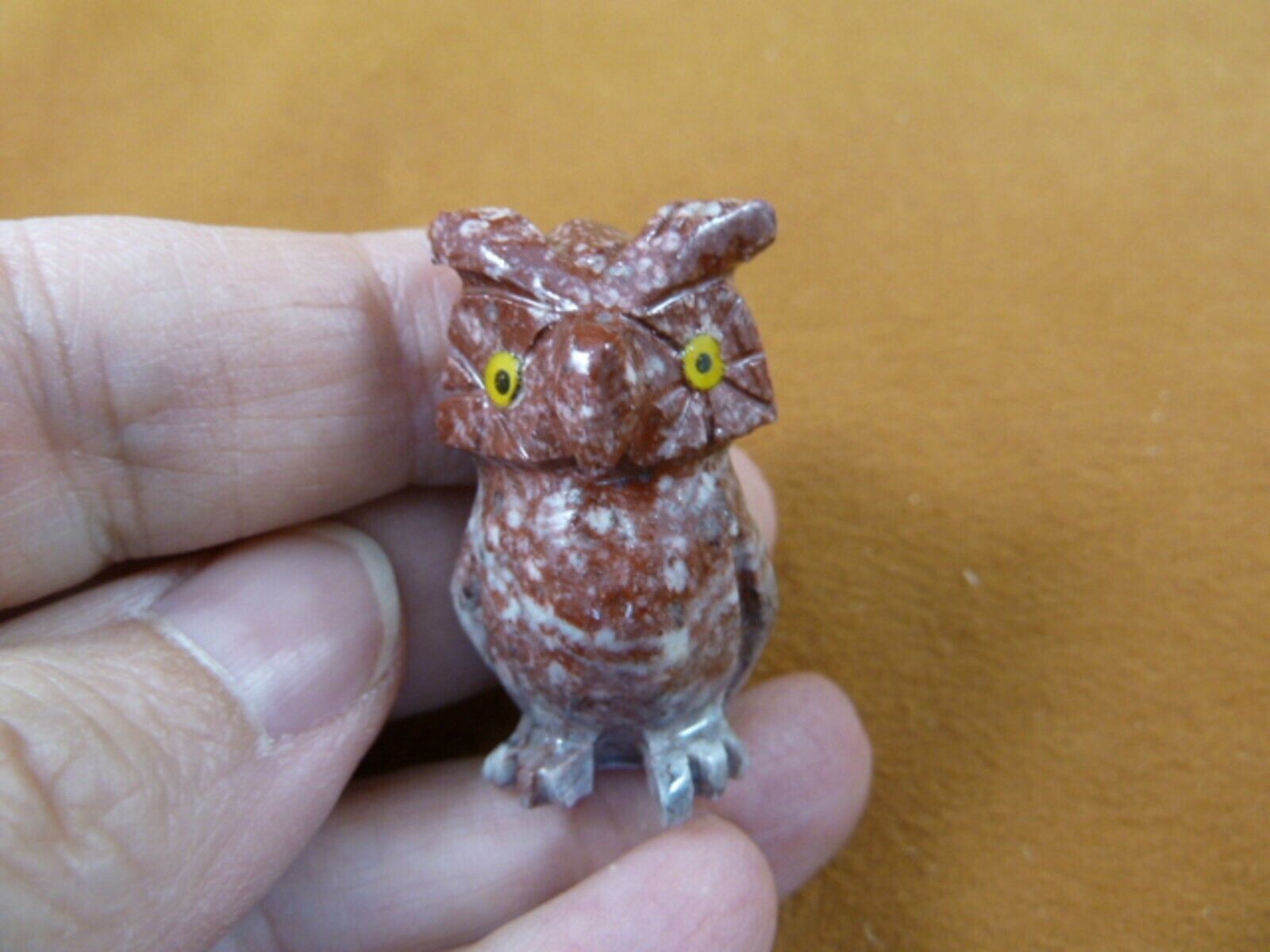 Y-BIR-OW-47) red white HORNED OWL figurine SOAPSTONE Peru love little ow... - $8.59