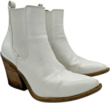 Barn Babe Women&#39;s White Crocodile Print Faux Leather Booties size 8 - $294.05 MXN